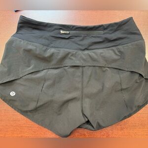 Lululemon Hotty hot black shorts